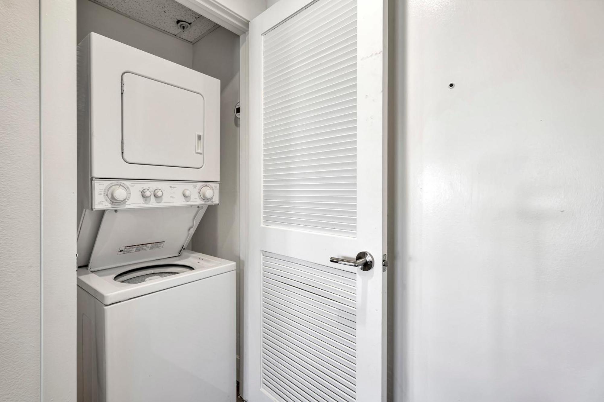 10 Cozy Heart Of Santa Monica Apartment